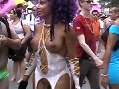 порно видео 2 трансвестита ебутся